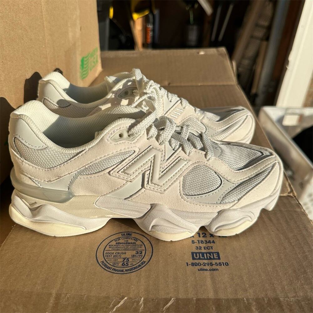 New Balance 9060 ‘White Reflection’ Sneakers Youth 7 / Women’s 8.5 EUC